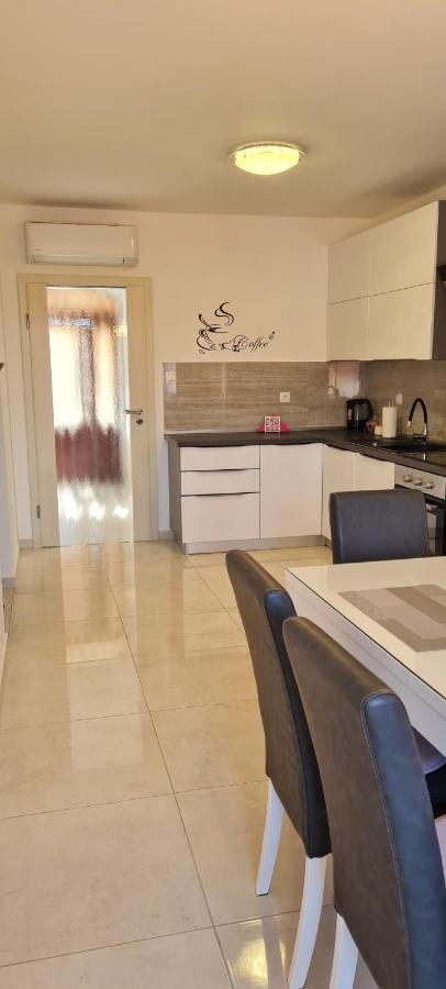 Apartman Tessa Vela Luka Ngoại thất bức ảnh