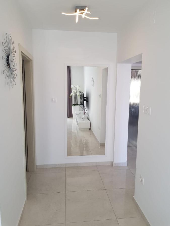 Apartman Tessa Vela Luka Ngoại thất bức ảnh